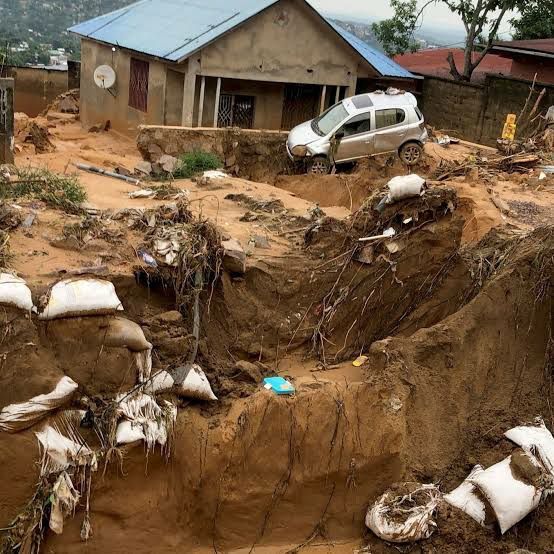 آمار قربانیان سیل در جمهوری دموکراتیک کنگو از مرز ۴۰۰ نفر فراتر رفت