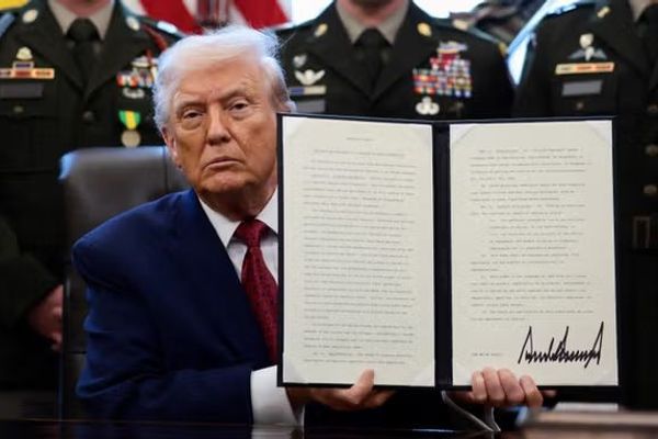 سوریه او څلور نور هېوادونه د ټرمپ د سفر بندیز کې شامل شول