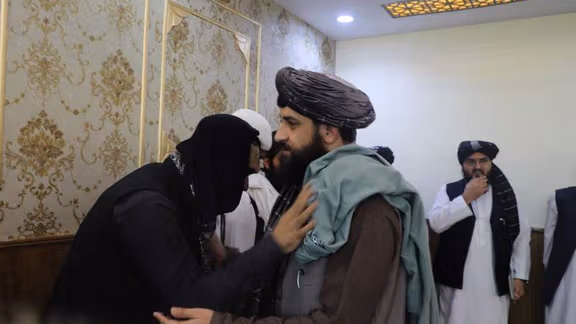 ملا یعقوب چندی پیش با فعالان رسانهای طالبان دیدار کرد