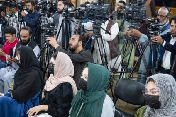 پر رسنیو پرلهپسې بندیزونه؛ پر طالبانو هر ډول نیوکې په بشپړه توګه بندې شوې