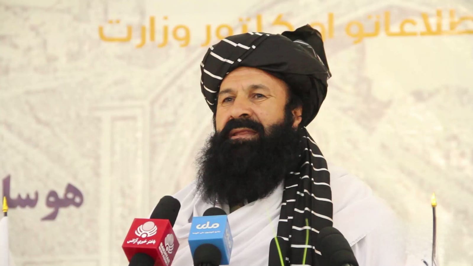 حقانی به کشورهای حامی مخالفان طالبان: دشمنان در هرجا باشند، هدف قرار خواهند گرفت