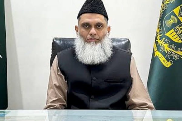 کابل کې د پاکستان سفیر خپل هغه عسکر ستایلی چې د داعش د برید پر مهال یې د ده ژوند ژغورلی وو