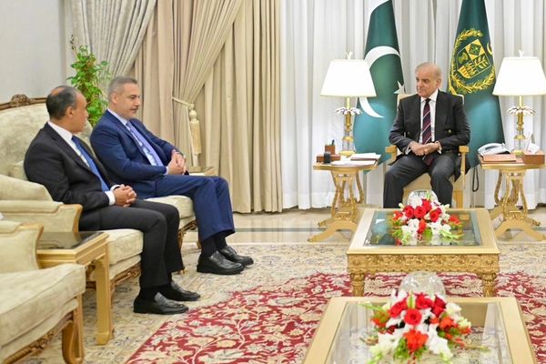 شهباز شریف: پاکستان هڅه کوي ایران او امریکا د مذاکراتو مېز ته راولي