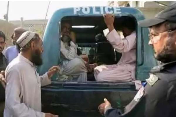 روان کال؛ تر ۳۰۰ زیات افغانان په بېلابېلو قضیو کې د پېښور په زندانونو کې بندیان شوي دي
