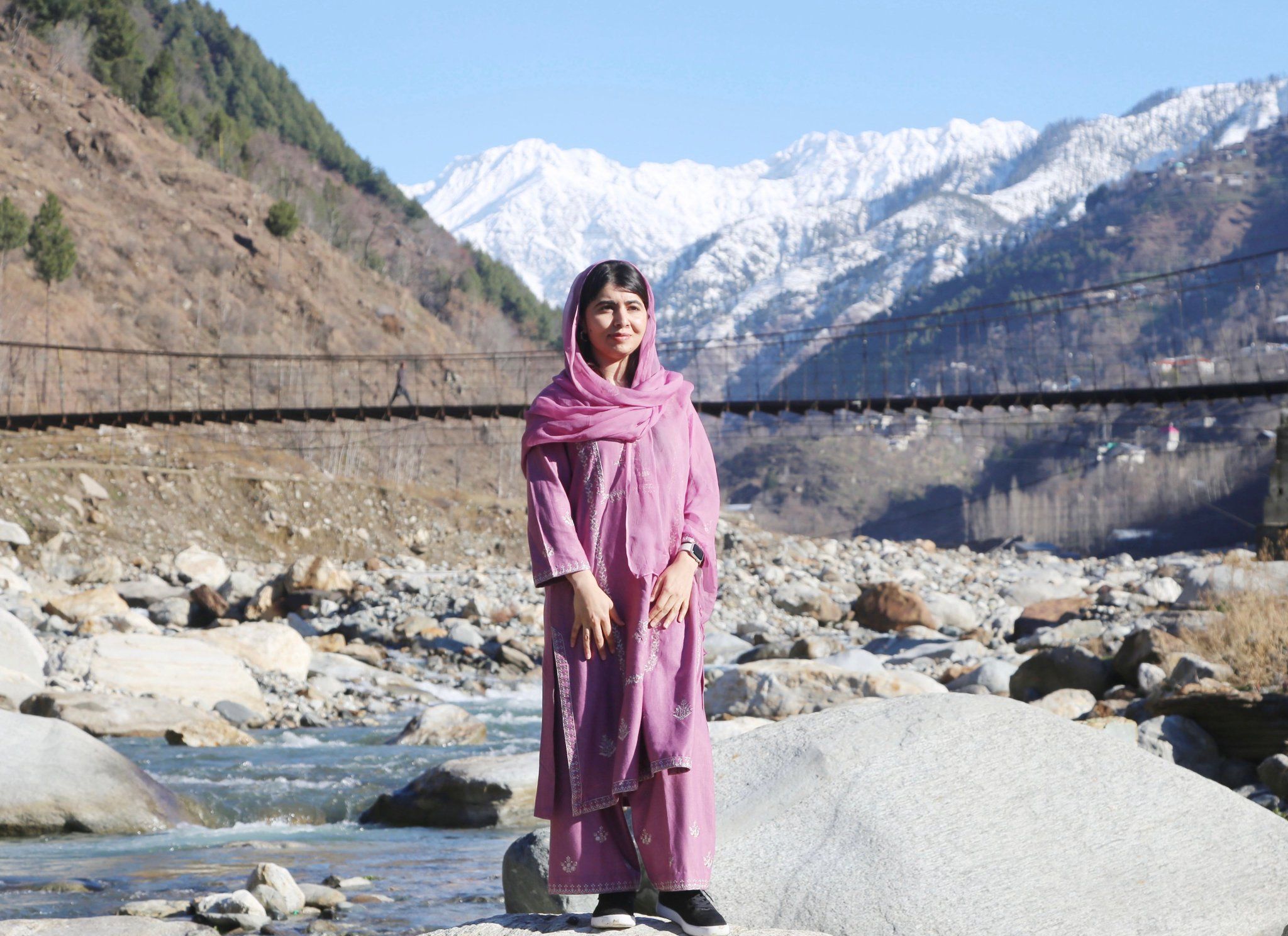 ملاله یوسفزۍ پر هغې د «ټي‌ټي‌پي» تر مرګوني برید ۱۳ کاله وروسته په سوات کې خپل کلي ته لاړه