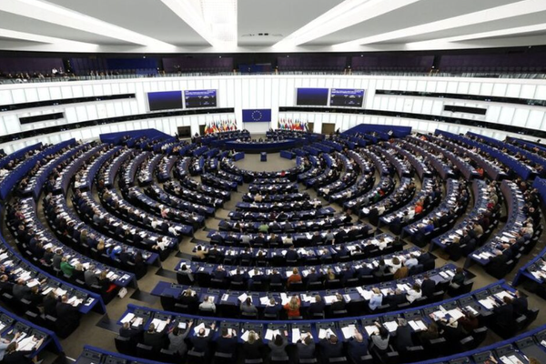 اروپايي پارلمان د ایران د سپاه پاسداران ځواک د ترهګر اعلانولو غوښتنه کړې