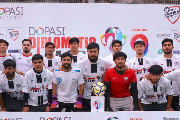 سردار احمد شکیب د اسلاماباد ډیپلوماټیک لیګ کې د طالبانو سفارت د فوټبال لوبډلې بریا ستایلې