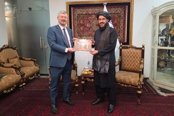 سفیران روسیه و طالبان در پاکستان درباره «مسائل امنیتی» گفتوگو کردند