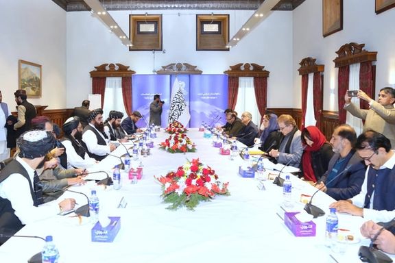 حنا ربانی با شماری از مقامهای طالبان از جمله وزیر خارجه این گروه در کابل ملاقات کرد