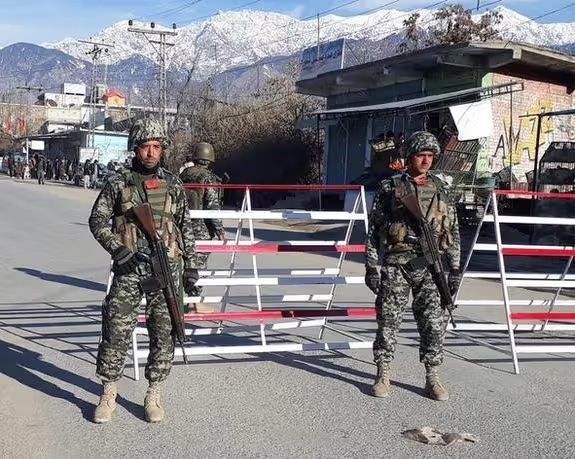 در یک حمله مسلحانه در خیبر پختونخوا سه نفر به شمول دو سرباز پاکستانی کشته شدند