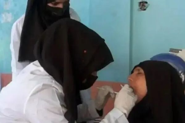 Taliban Urges Female Health Workers In Kandahar To Not Go To Work Without Male Relative