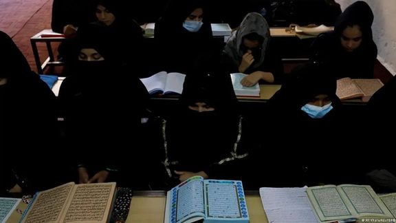 طالبان از گشایش دو مدرسه دینی دخترانه در دایکندی خبر داد