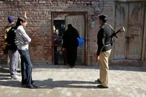 د خیبر پښتونخوا په بنو کې تښتول شوي درې واکسیناتوران بېرته خوشې شول