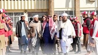 بنیاد ملک سلمان ۱۰۰ تن خرما به جمعیت هلال احمر افغانی کمک کرد