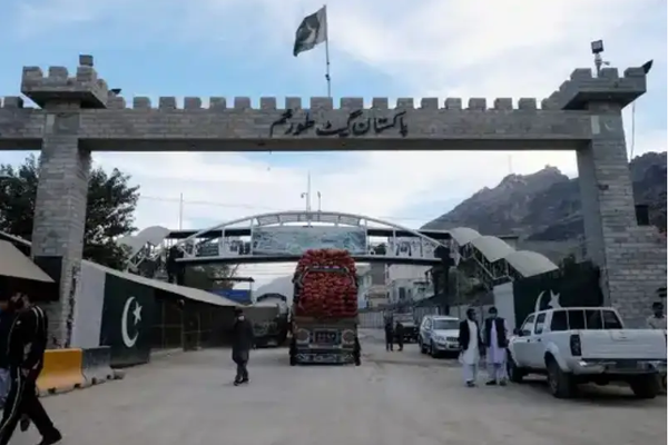 Pakistani Media Reports Closure of Torkham Border By Taliban