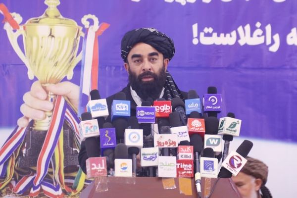 طالبانو افغان سوداګر له ورزشکارانو سره مرستې ته وهڅول