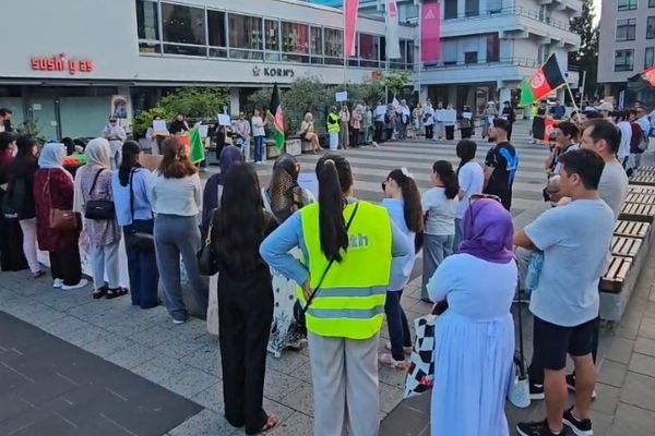 افغانها در شهر نورنبرگ آلمان در حمایت از زنان افغانستان تجمع کردند