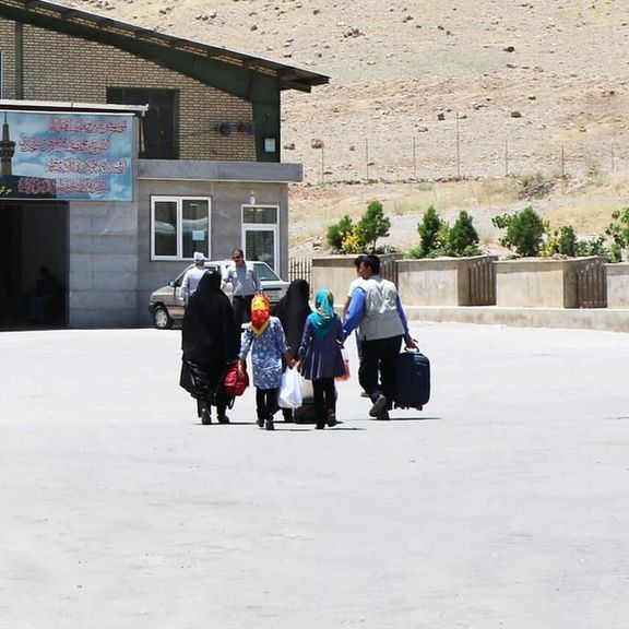 مقام ایرانی: مهاجران افغان دارای اسناد قانونی میتوانند از اردوگاهها بیرون شوند
