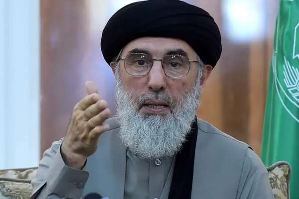 حکمتیار: در برابر تهدیدهای خارجی متحد شویم تا به کوهها فرار نکنیم