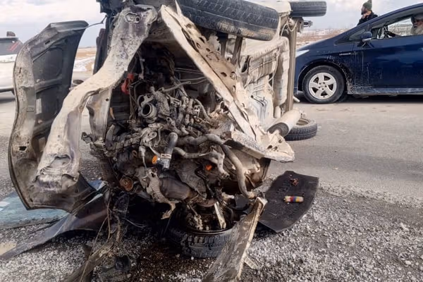 په غزني کې د یوې ټرافیکي پېښې له امله یو کس مړ او اووه نور ټپیان شوي