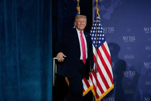 پولیټیکو: ټرمپ غواړي د «ایران جګړه» پای ته ورسوي، خو د وتلو لاره لاهم ناڅرګنده ده