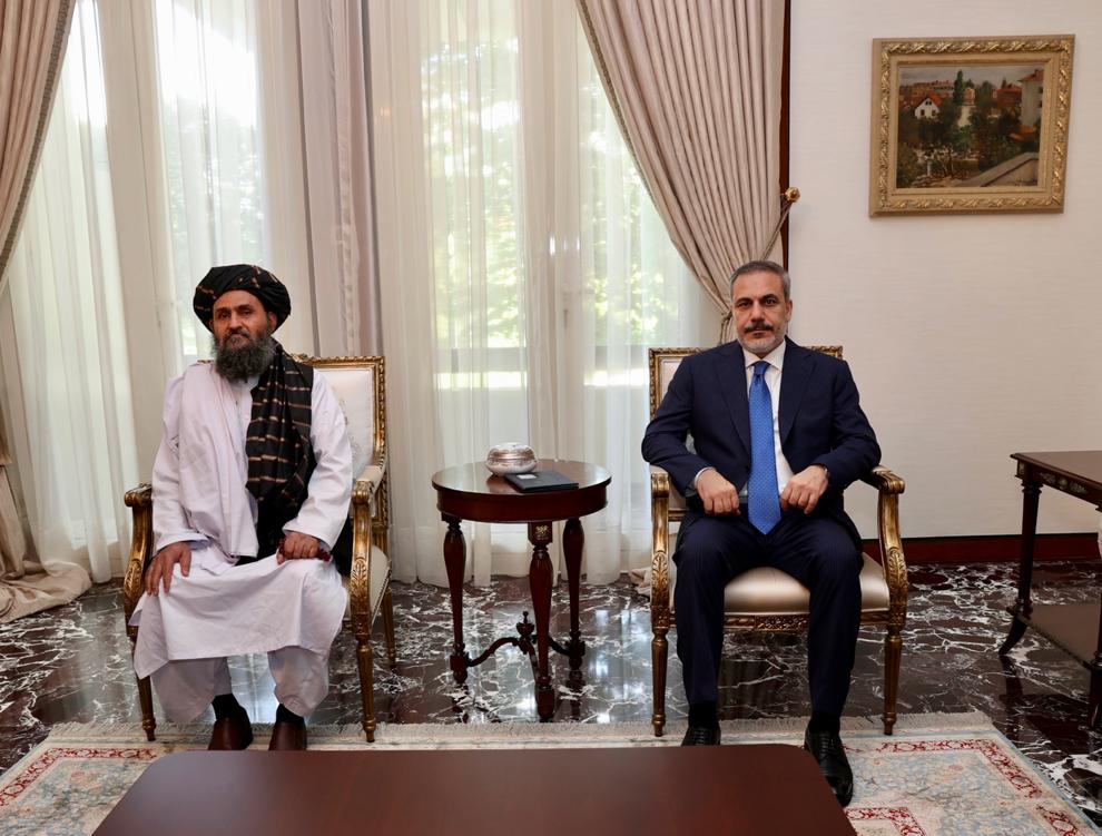 ملا برادر با وزیر خارجه ترکیه در انقره دیدار کرد