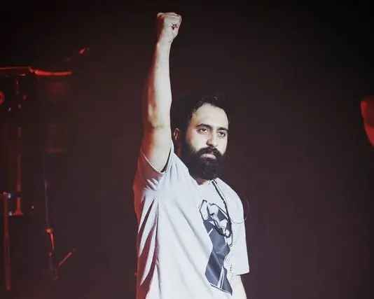 جمهوری اسلامی یک خواننده ایرانی را به دلیل خواندن ترانه اعتراضی، ۷۴ ضربه شلاق زد