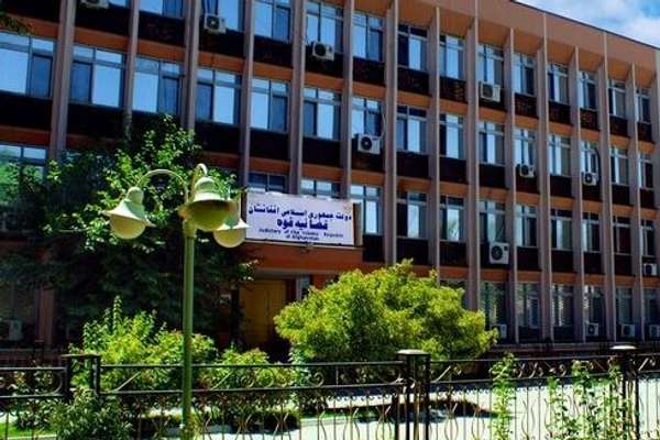 طالبان دو زن و سه مرد را در جوزجان و بلخ در ملاء عام شلاق زد