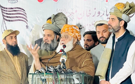 مولانا فضل الرحمان: د افغانستان او پاکستان تر منځ بې اعتمادي باید ختمه شي