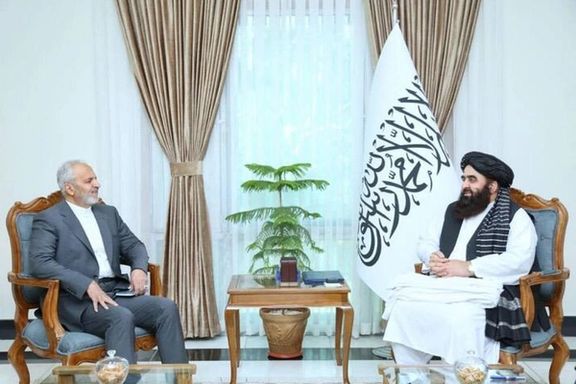 د ایران سفارت: کابل کې د ایران سفیر له امیر خان متقي سره د دواړو هیوادونو په اړه خبرې کړي