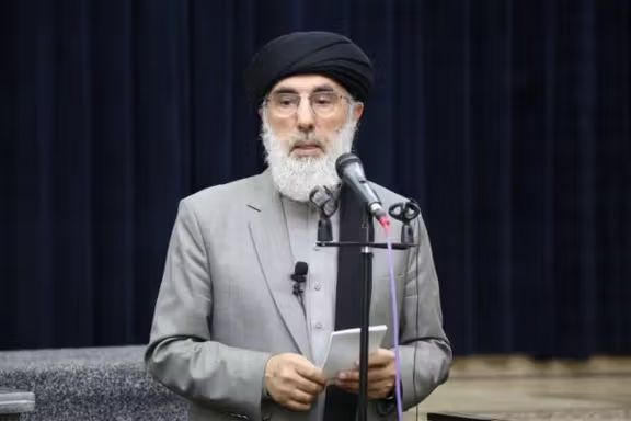 پسر گلبدین حکمتیار می‌گوید طالبان از سفر پدرش به خارج از کشور جلوگیری می‌کند