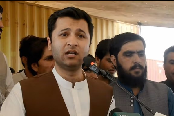 خوشحال خان کاکړ: د پاکستان د ناسمو سیاستونو له امله د ترهګرۍ او جګړې لمن پراخه شوې