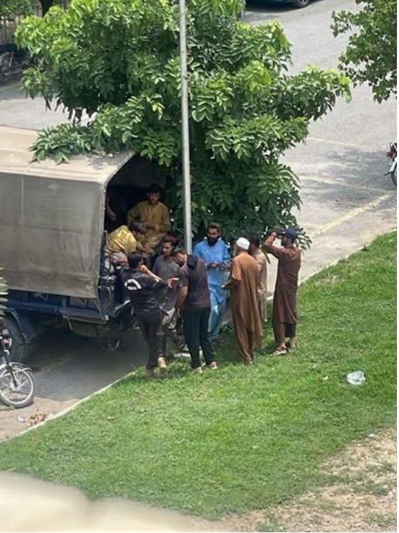 Pak Police Detain Afghan Migrants As Thousands Left In Legal Uncertainty