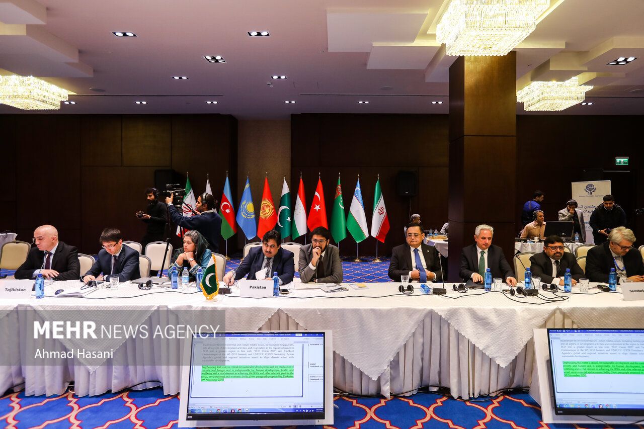 در تصویری که خبرگزاری مهر نشر کرده، پرچم افغانستان در ردیف پرچم کشورهای عضو دیده نمی‌شود