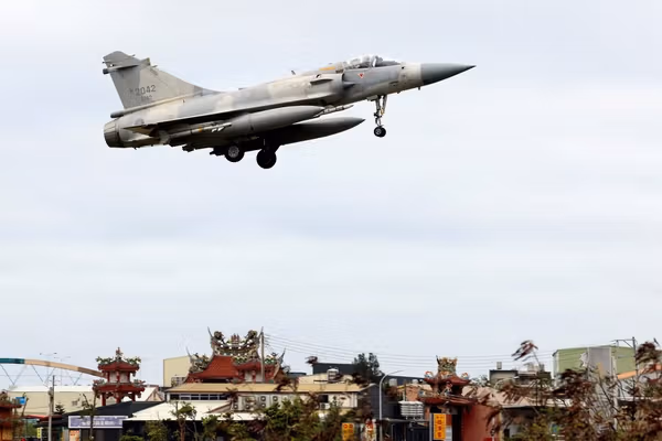 بزرگترین رزمایش نظامی تاریخ چین با استفاده از تسلیحات واقعی در اطراف تایوان برگزار شد