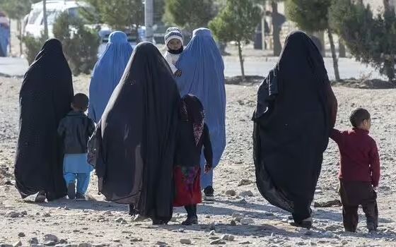 سازمانهای امدادی: ممنوعیت کار زنان در موسسات کمکی خطر فروش دختران را افزایش میدهد