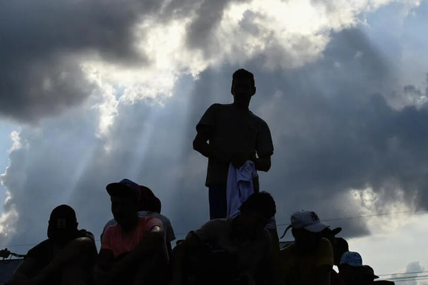 په کولمبیا کې د وسلهوالو ډلو ترمنځ نښتو کې لږ تر لږه ۵۲ کسان وژل شوي