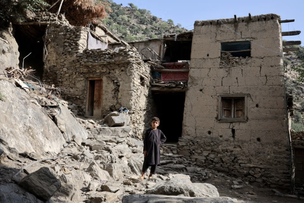 بريطانيا تعلن مساعدات إضافية بقيمة 3 ملايين جنيه إسترليني لضحايا الزلزال في أفغانستان