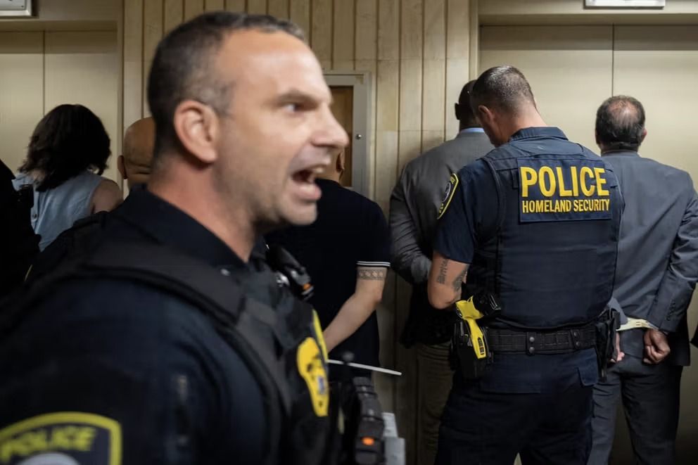 مقام‌های محلی و ایالتی در نیویارک حین اعتراض به سیاست‌های مهاجرتی دولت بازداشت شدند