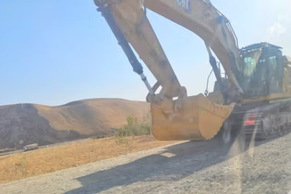 سكان تشاه آب في تخار يشكون من تدمير شركات تعدين الذهب للطرق