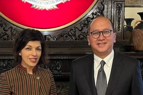 US Envoy, Islamic Countries Representatives Discuss Situation of Afghan Women