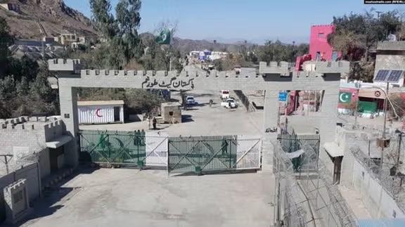روزنامه پاکستانی: مذاکرات پاکستانی‌ها و طالبان برای بازگشایی گذرگاه تورخم ناکام ماند