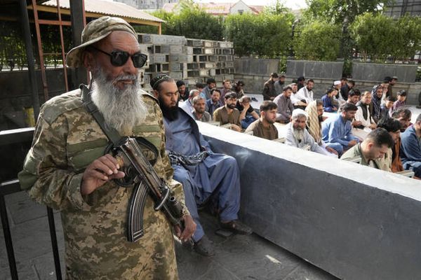 طالبان افغانانو ته د ستنېدو بلنه ورکوي، خو د غچ اخیستنې وېره لا هم پر ځای ده