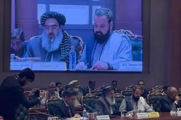 طالبان «برای جذب کمک خارجی» دست به دامان مشاورانی با سابقه خدمت به امریکا شده است