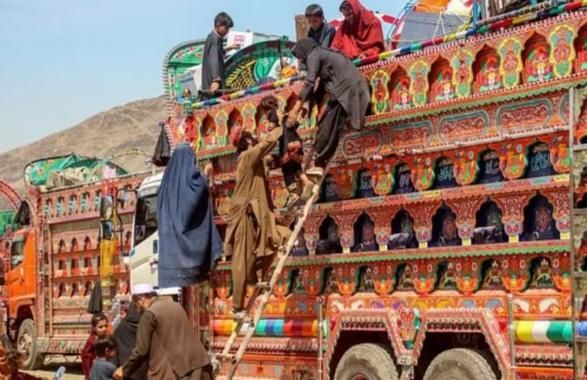 پاکستاني پولیسو په جمرود کې مېشتو افغان کډوالو ته د وتلو امر کړی