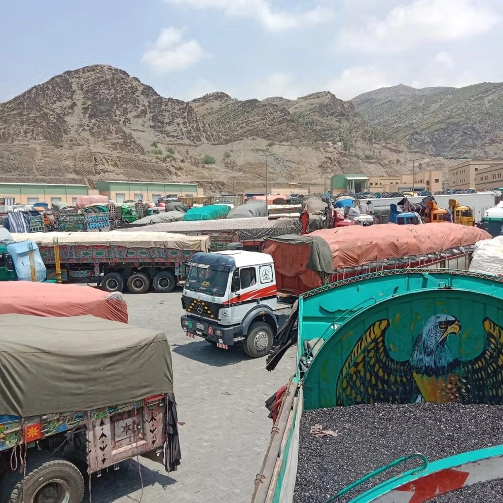 الصادرات الباكستانية إلى أفغانستان تشهد ارتفاعاً ملحوظاً بالتزامن مع خفض الواردات