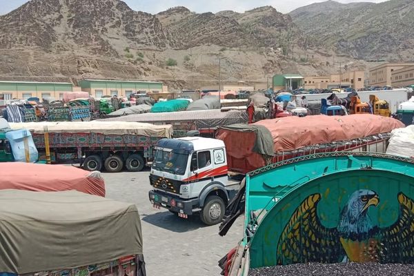 الصادرات الباكستانية إلى أفغانستان تشهد ارتفاعاً ملحوظاً بالتزامن مع خفض الواردات