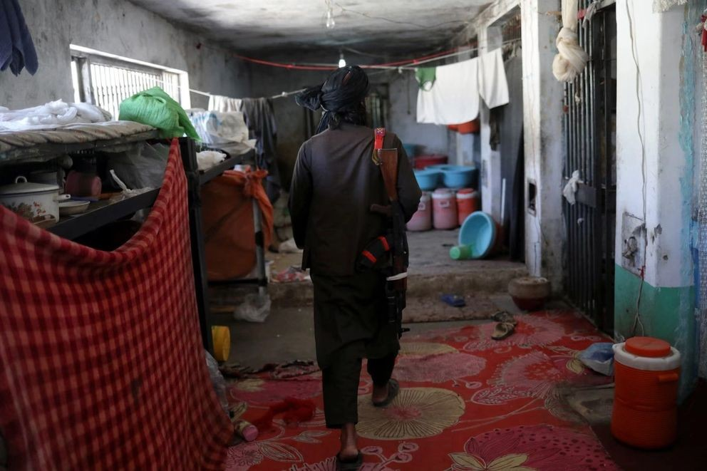 رواية من سجن طالبان: نساء يُسجَنّ بسبب جرائم أزواجهن