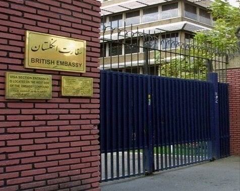 سفیر و کارمندان سفارت بریتانیا از ایران خارج شدند