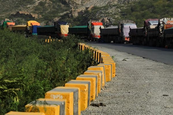 اسلامآباد: ایران میتواند کالاهای خود را از مسیر پاکستان ترانزیت کند